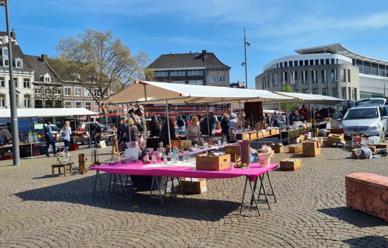 Koopzondag — braderie-en-jaarmarkt in Brummen